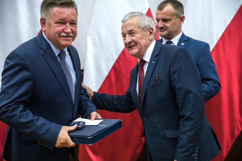 A distingtion of merit for the Podkarpackie Voivodeship awarded to the late Fr.Stanisław Leja, parish priest of Markowa in 1993-2008, presented to Tadeusz Leja- a family member . Photos: Sławek Kasper (IPN)