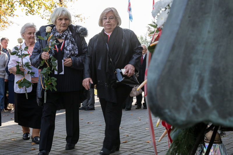 After the official part, the participants of the summit laid a wreath at the monument to the Victims of the Smolensk Catastrophe, located in front of the Marshal Office in Rzeszów - 18 October 2018. Photos: Sławek Kasper (IPN).