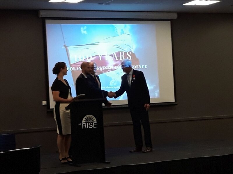 Ambassador Michał Kołodziejski awards the decoration to Henryk Sawicki. Gala on the occasion of the 100th anniversary of Poland regaining its independence, 8 November 2018.