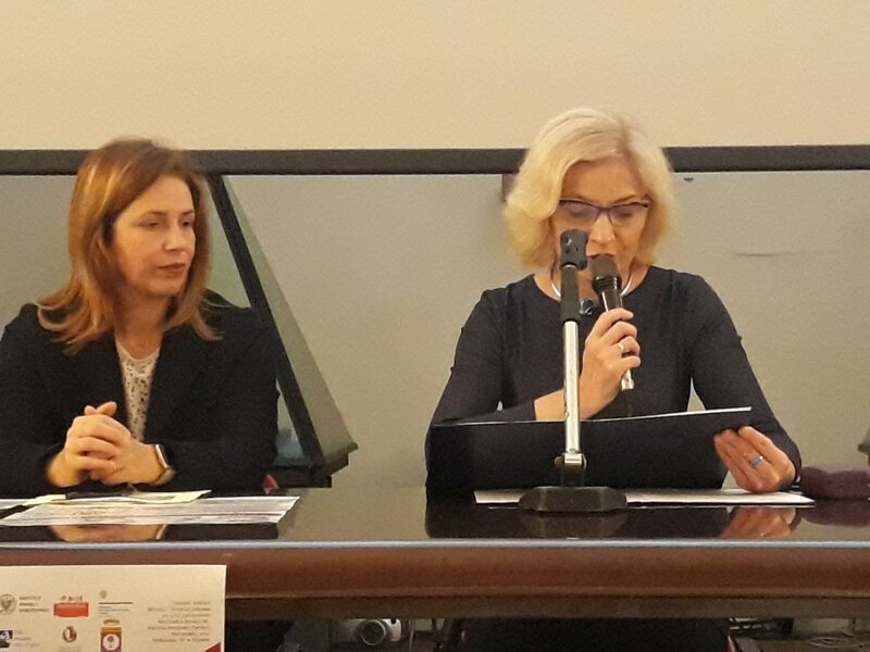 Katarzyna Ratajczak-Sowa of the Office of the President of the Institute of National Remembrance reading the letter of the IPN President to the organizers and participants of the event.