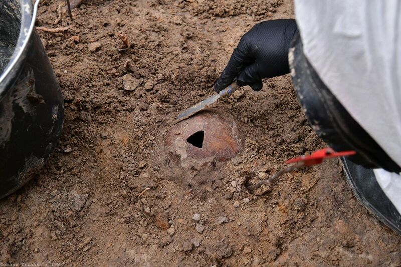 Completion of this year’s exhumation of the victims of the Volhynia Massacre in Ostrówki and Wola Ostrowiecka; photo: Tomasz Trzaska (IPN) Completion of this year’s exhumation of the victims of the Volhynia Massacre in Ostrówki and Wola Ostrowiecka; photo: Tomasz Trzaska (IPN)
