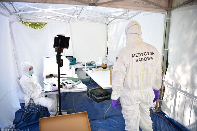 Completion of this year’s exhumation of the victims of the Volhynia Massacre in Ostrówki and Wola Ostrowiecka; photo: Tomasz Trzaska (IPN) Completion of this year’s exhumation of the victims of the Volhynia Massacre in Ostrówki and Wola Ostrowiecka; photo: Tomasz Trzaska (IPN)