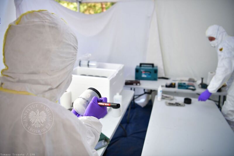 Completion of this year’s exhumation of the victims of the Volhynia Massacre in Ostrówki and Wola Ostrowiecka; photo: Tomasz Trzaska (IPN) Completion of this year’s exhumation of the victims of the Volhynia Massacre in Ostrówki and Wola Ostrowiecka; photo: Tomasz Trzaska (IPN)