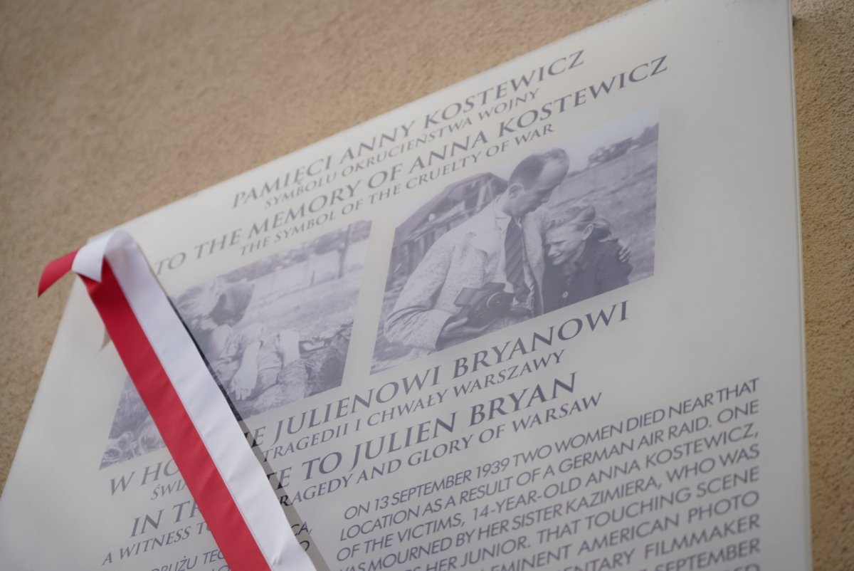 Commemorating The official unveiling of a plaque commemorating Anna Kostewicz and ...